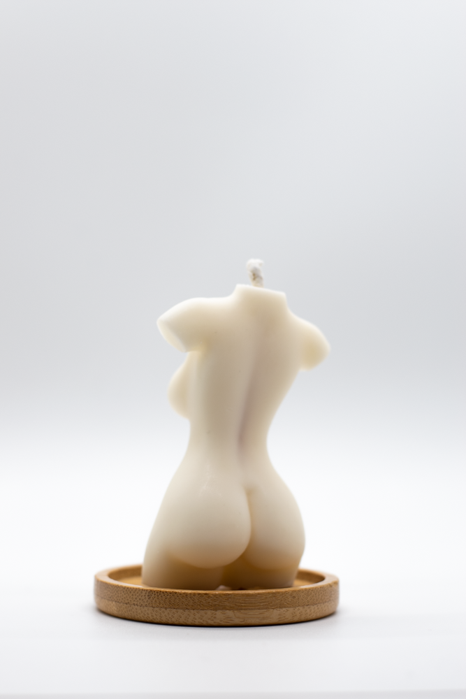 Hand sculpted “Venus” candle by MonaeDesign. Photography courtesy of Larissa Mcfall.