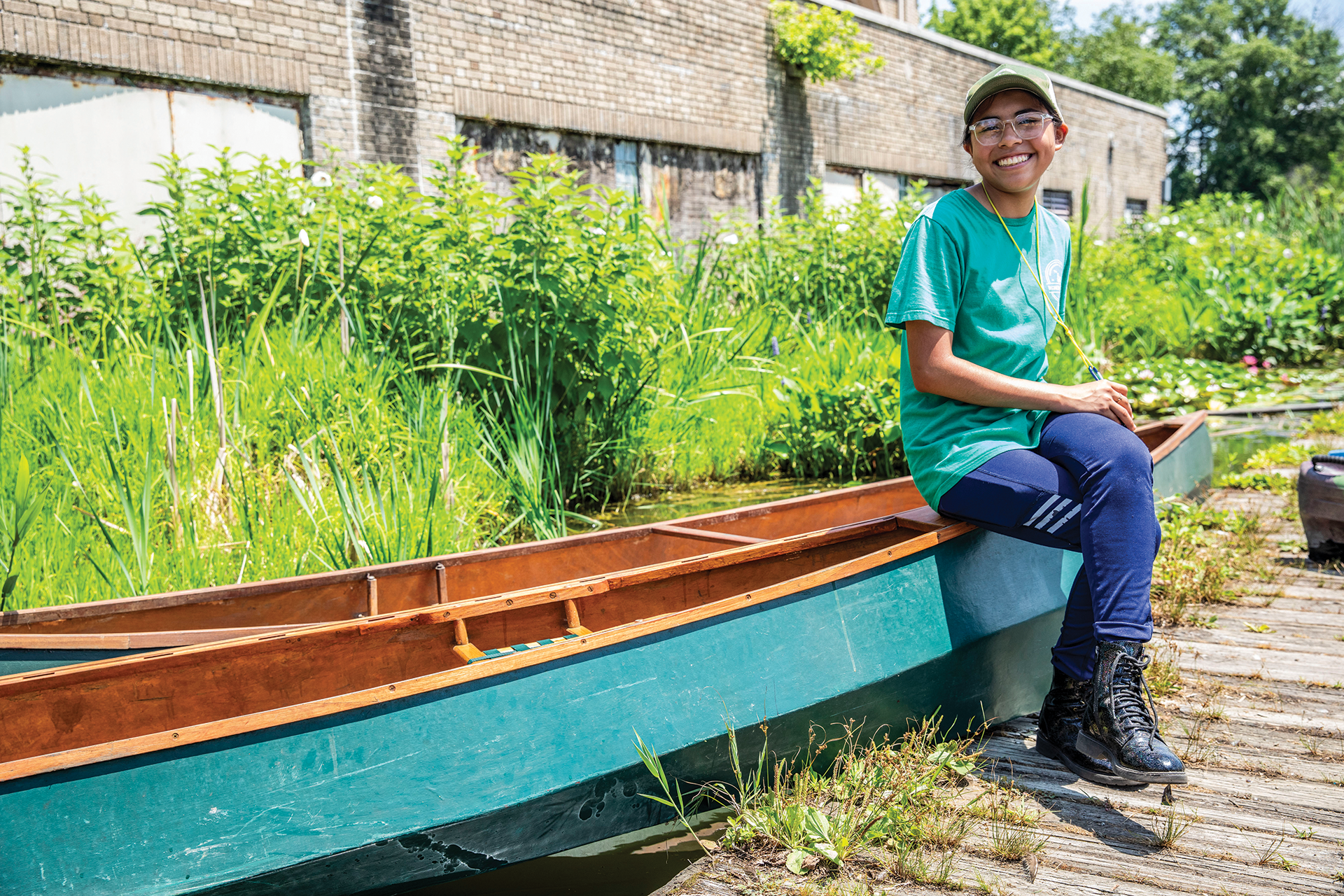 Yasmine Acosta teaches Philadelphians how to kayak at FDR Park.